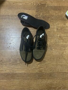 Vans Men’s Olive and Black Low-Top Sneakers